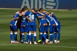 开云体育在线-客场作战取胜，展现团队默契与配合力量