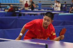 开云体育下载-比赛中球员们冲刺争夺，全神贯注拼搏无悔