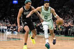 开云APP-北京队完胜马刺，塔图姆点燃赛场