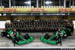 开云APP-索伯车队鏖战红牛车队，勒克莱尔惊艳四座