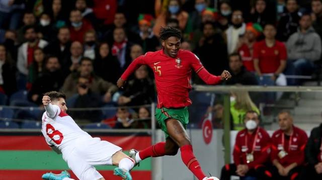 西班牙客场逆转斯洛伐克，取得关键三分