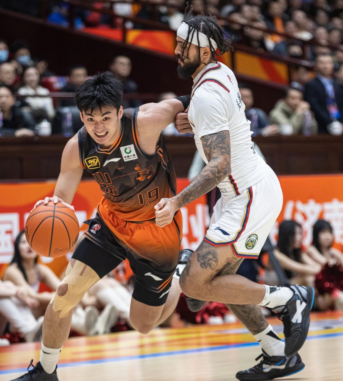 焦点大战：CBA上演巅峰碰撞的简单介绍